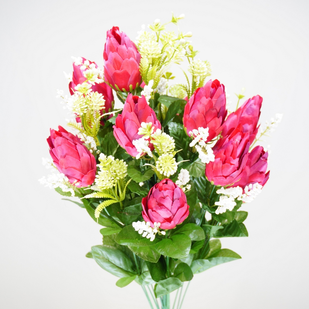 Mazzo rotondo di protee in colore fuxia