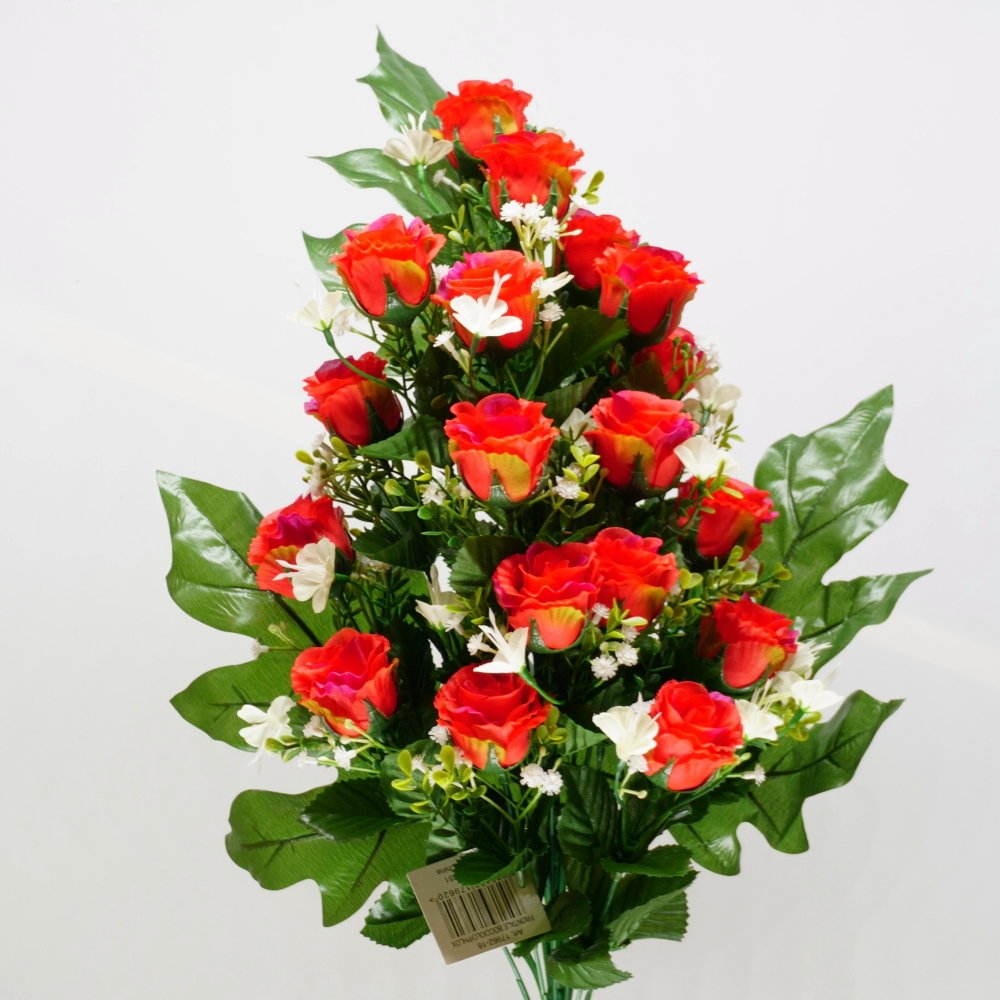 Mazzo frontale di boccioli di rosa color rosso