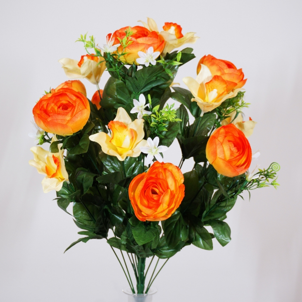 Mazzo rotondo di ranuncoli e orchidee in tonalità arancio