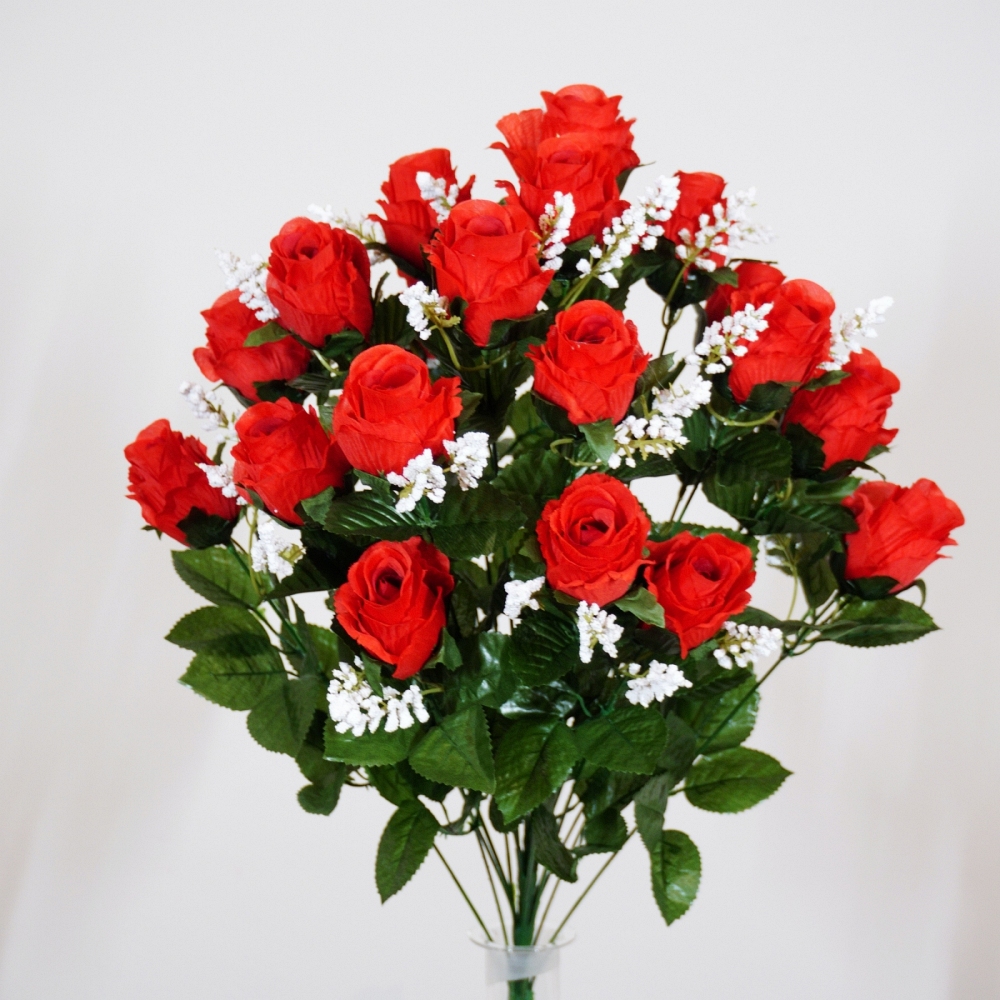 Mazzo rotondo di boccioli di rosa