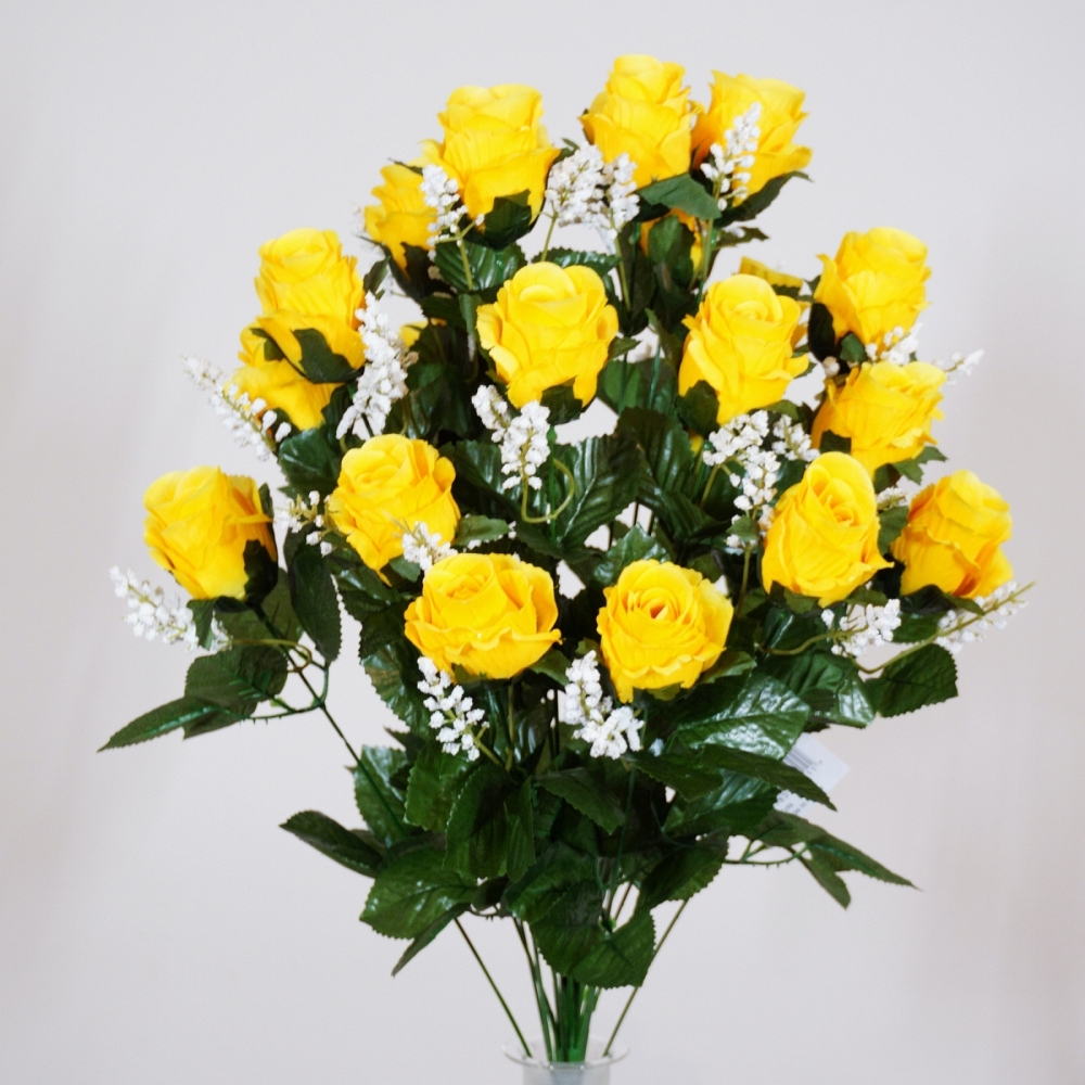 Mazzo rotondo di boccioli di rosa