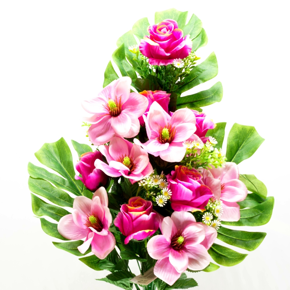 Mazzo frontale di rose e magnolie in combinazione fuxia