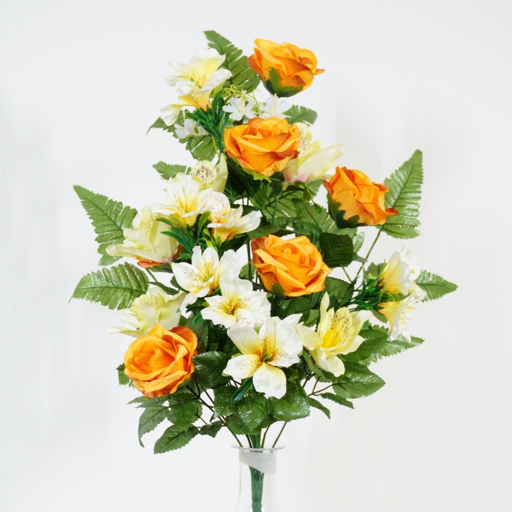 Mazzo frontale di rose e alstroemerie combinazione giallo