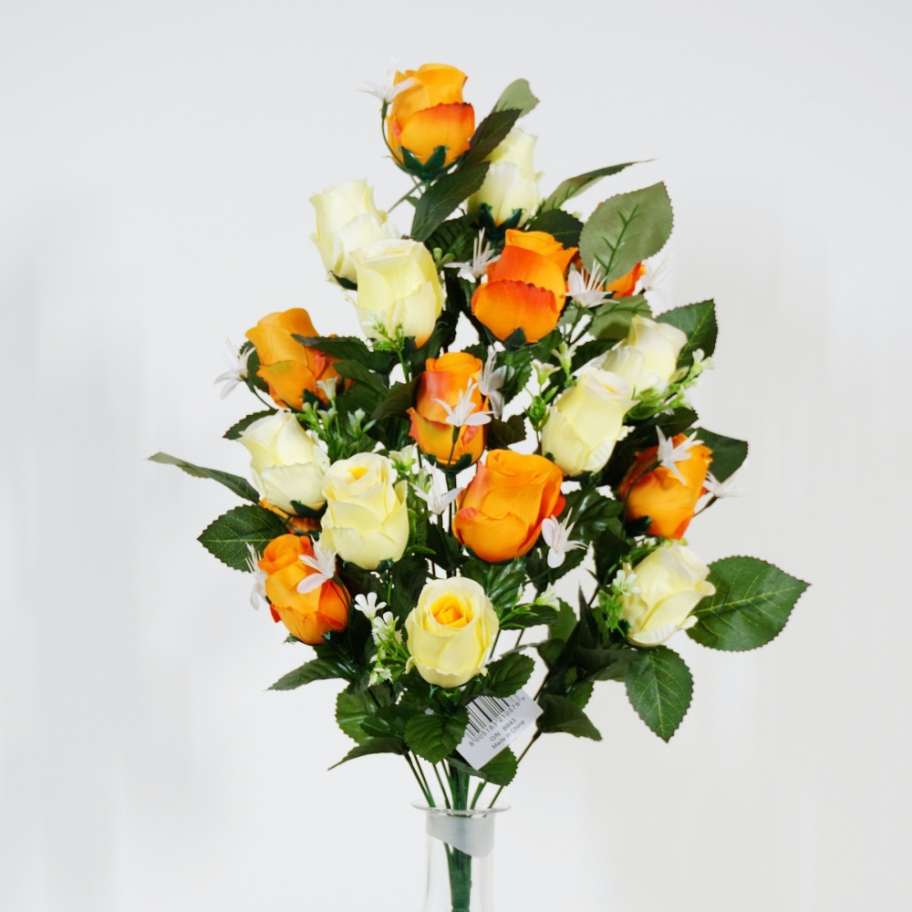 Mazzo frontale di boccioli di rosa combinazione giallo e arancio