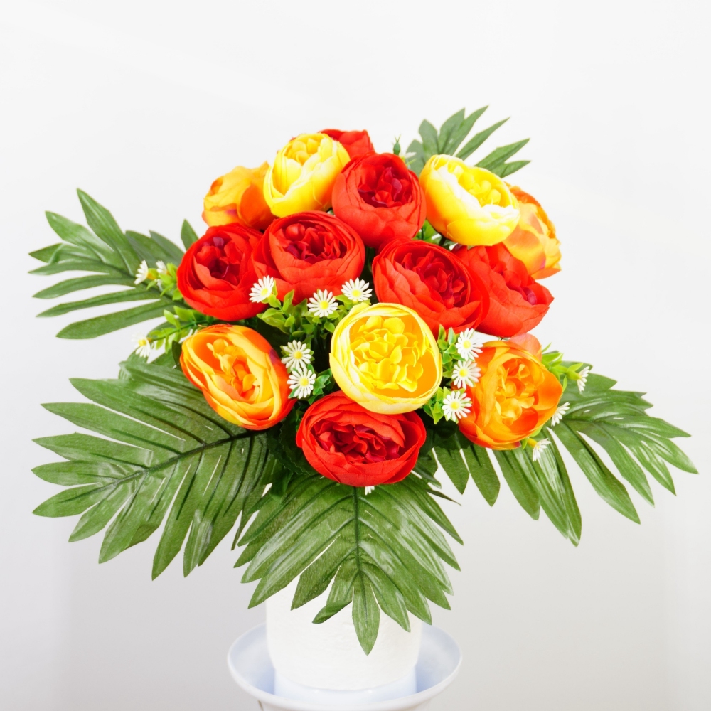 Mazzo bouquet di ranuncoli in combinazione rosso e arancio