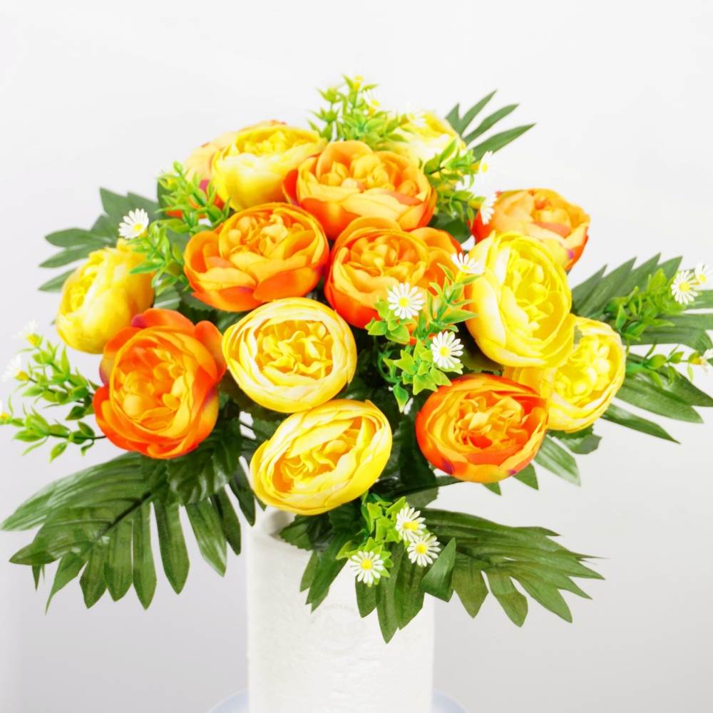 Mazzo bouquet di ranuncoli in combinazione giallo e arancio