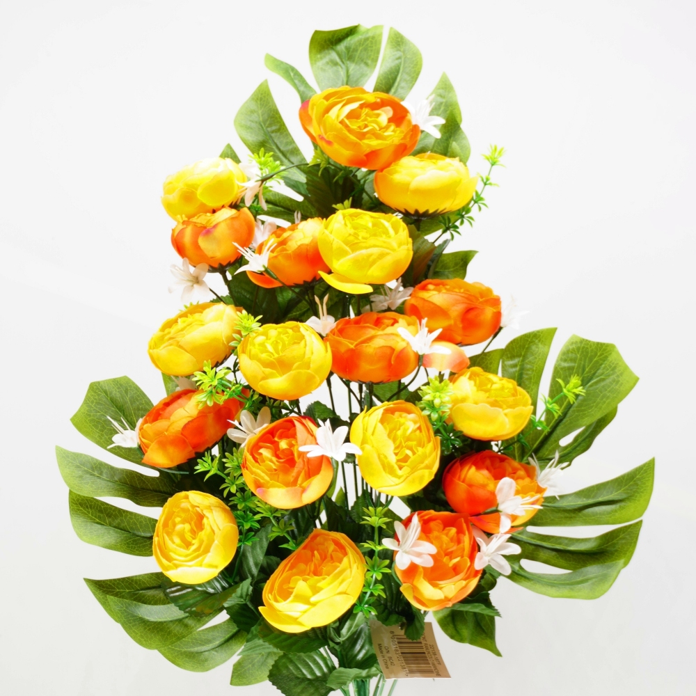 Mazzo frontale di ranuncoli in combinazione giallo arancio