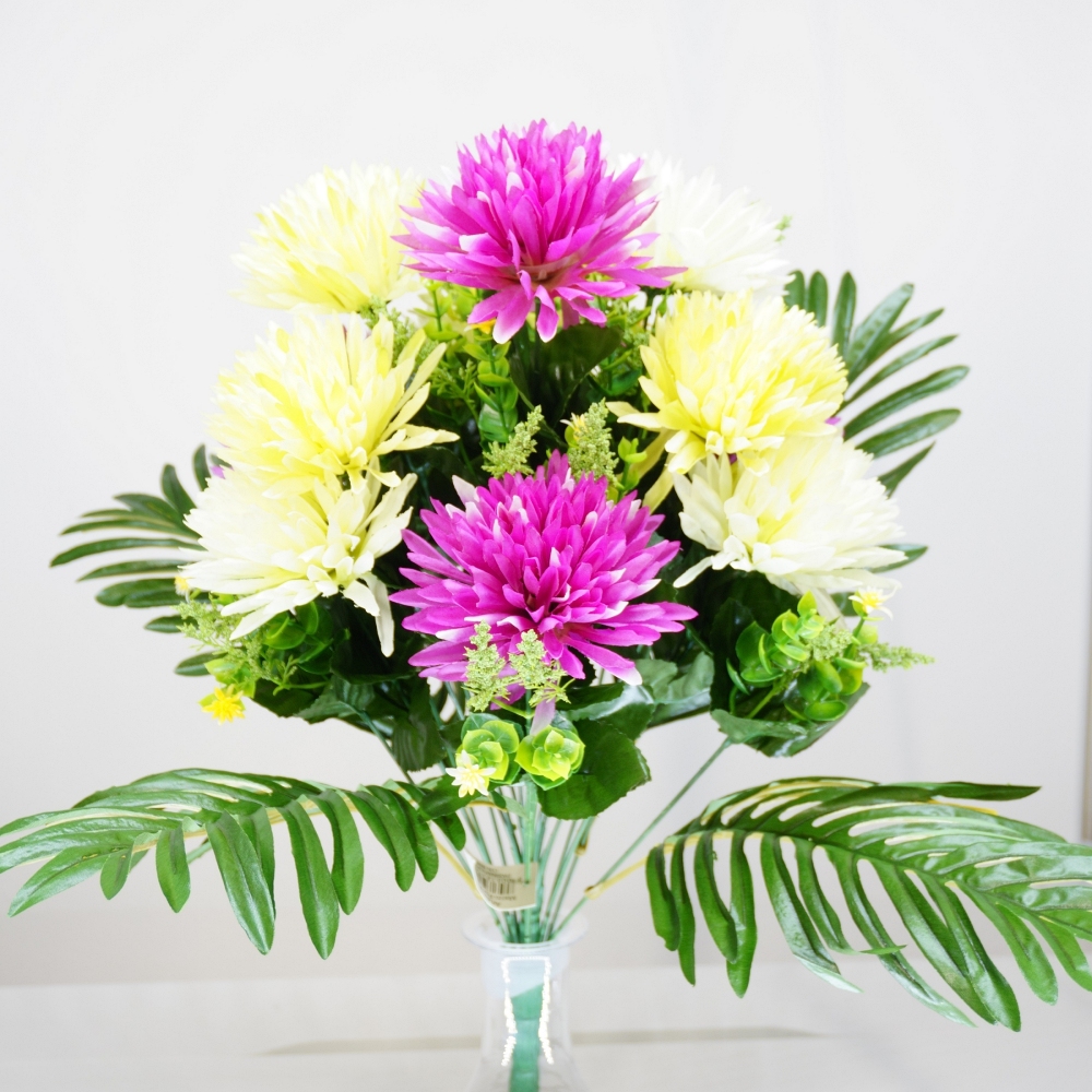 Mazzo rotondo di crisantemi pon pon in combinazione lavanda e bianco