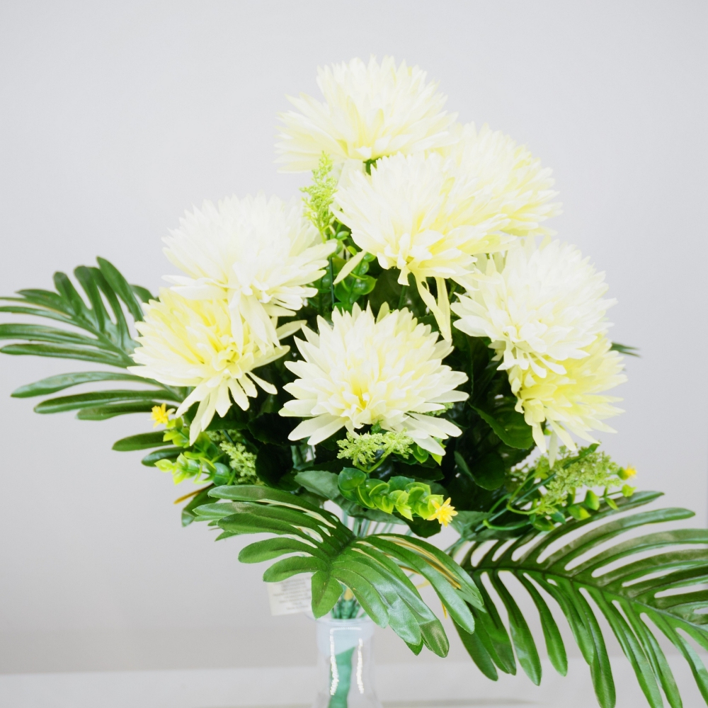 Mazzo rotondo di crisantemi pon pon in combinazione bianco