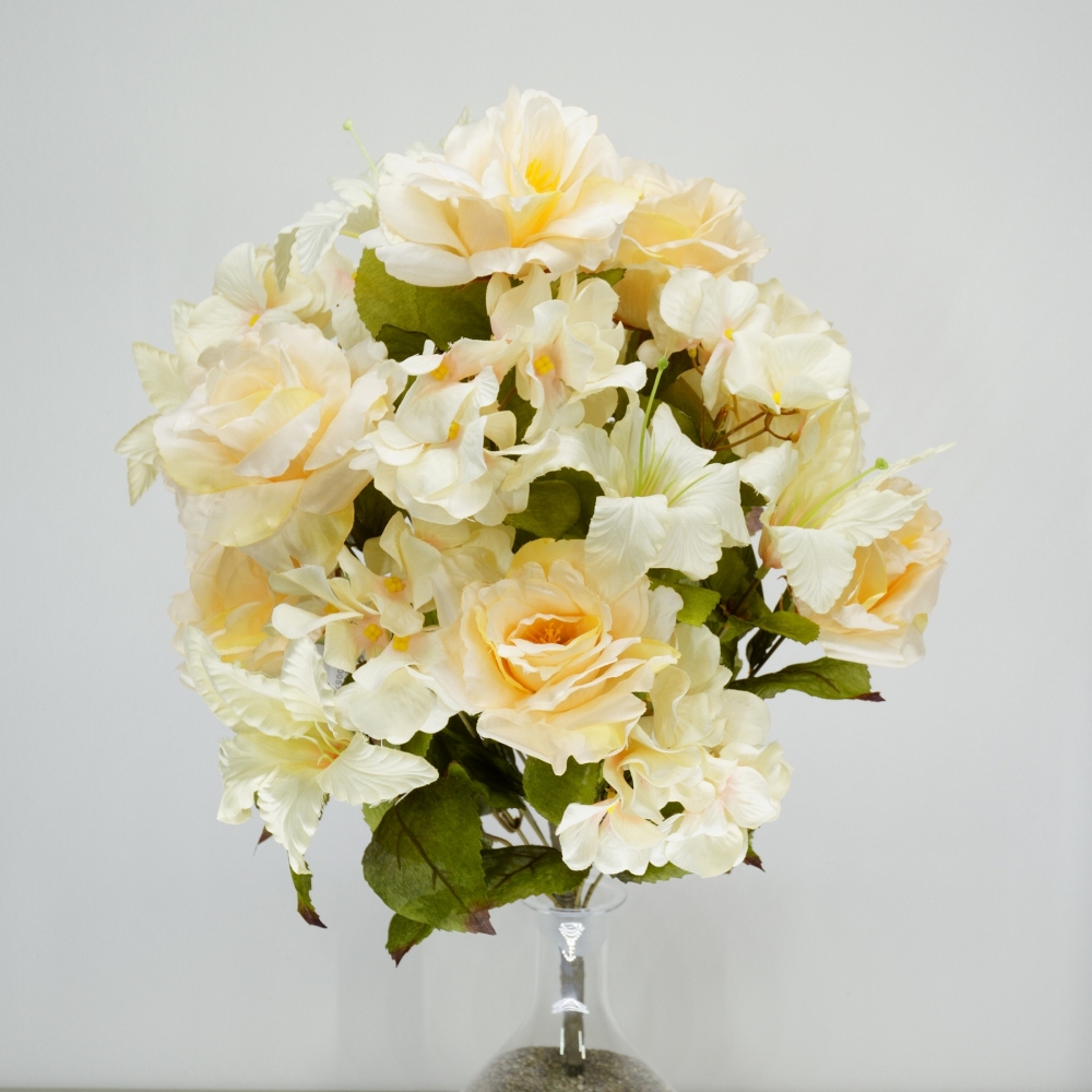 Mazzo rotondo di rose, lilium e ortensie in combinazione crema tonalità autunnale