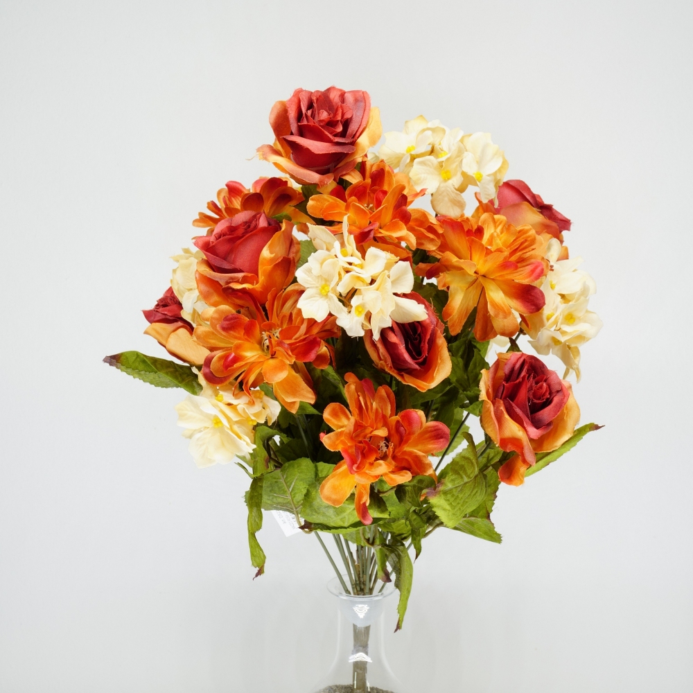 Mazzo rotondo di rose e zinnie in combinazione arancio tonalità autunnale