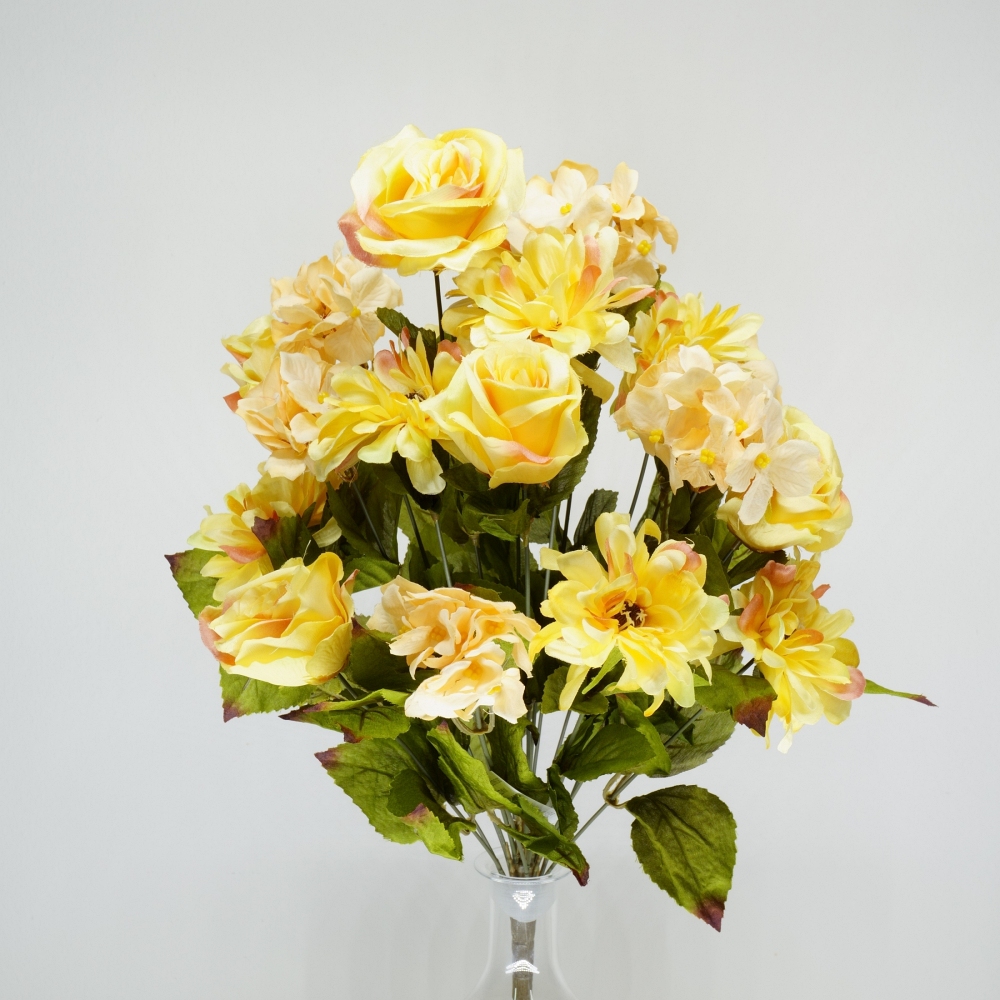 Mazzo rotondo di rose e zinnie in combinazione giallo tonalità autunnale