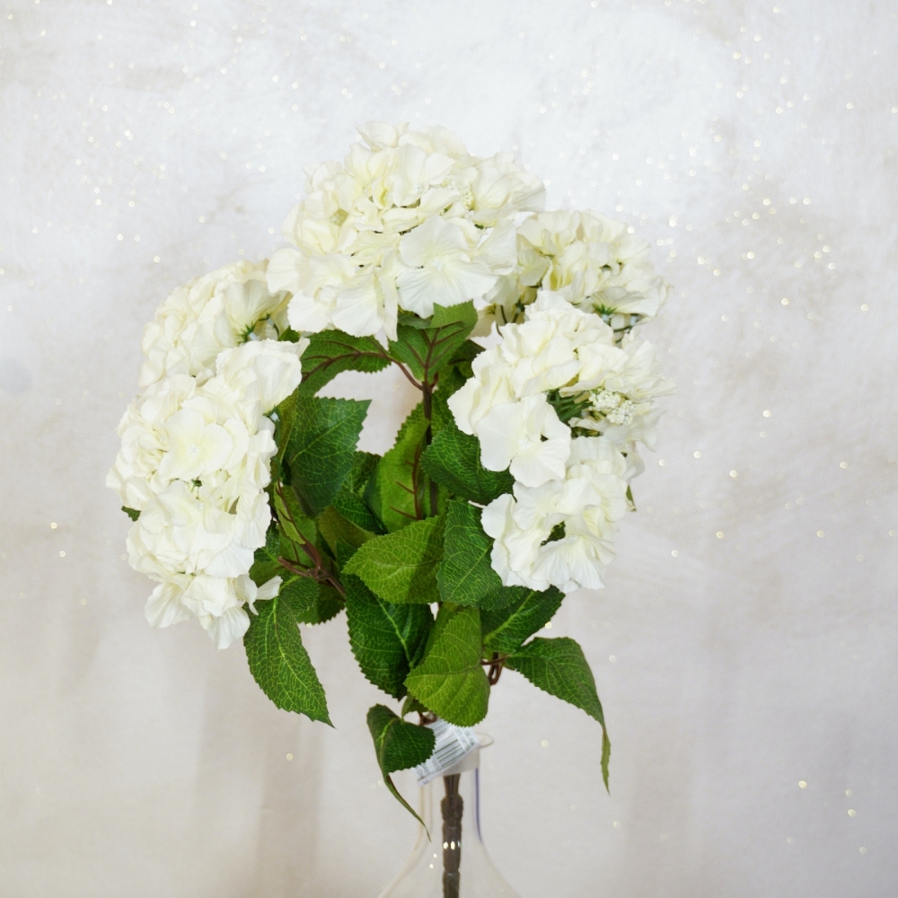 Mazzo rotondo di ortensie in colre bianco